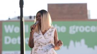 Aretha Franklin sings Sweet Sixteen at Detroit Music Weekend performance