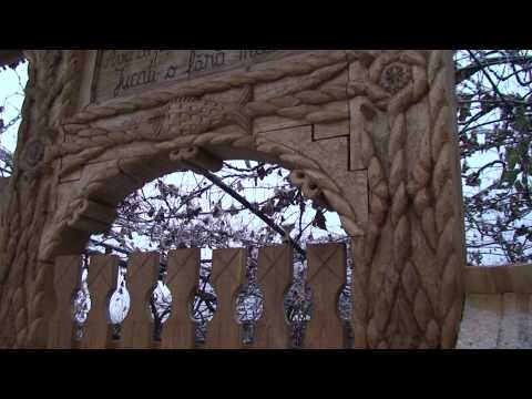 Carbunari,Maramures - New Traditional Wooden Gate (HD).m2ts
