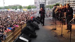 El Ruido De Tus Zapatos - La Arrolladora Banda El Limón (Estreno 2013) En Chicago Plaza Garibaldi