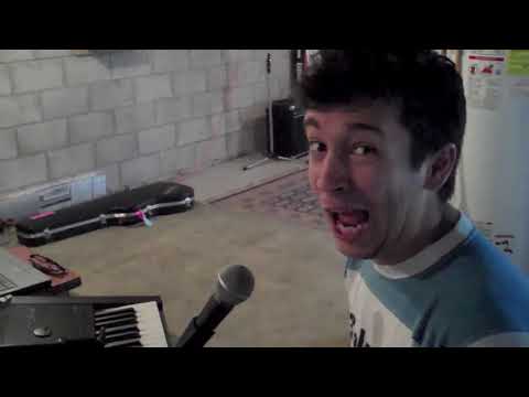 fetus twenty one pilots dancing in a basement + some live 2009/2010 clips (Tyler shaking that booty)