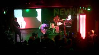 Tom Vek - Nothing But Green Lights - at New Slang