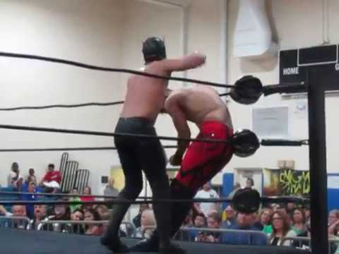 Serpentico, Will The Thrill Austin, Ref James Saint-Smash at CCW in South Florida Dec. 2019