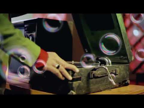 စိုးသူ             ညို့မျက်ဝန်း