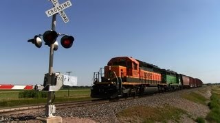 preview picture of video 'BNSF 1931 at Lohman (27AUG2013)'