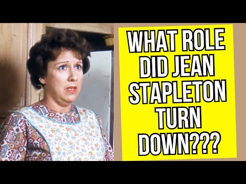 What ROLE did Jean Stapleton TURN DOWN to play Edith on ALL IN THE FAMILY?