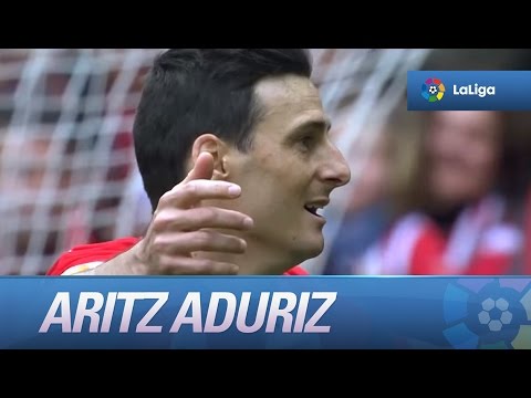 Remate de Aduriz al larguero