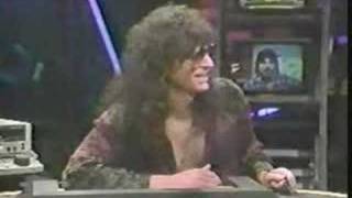 Gary Dell 'Abate Shaves his head