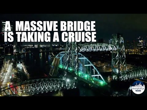 Watch how 200-meter-long bridge heads for its new temporary home