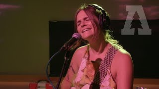 Erin Rae - Putting on Airs