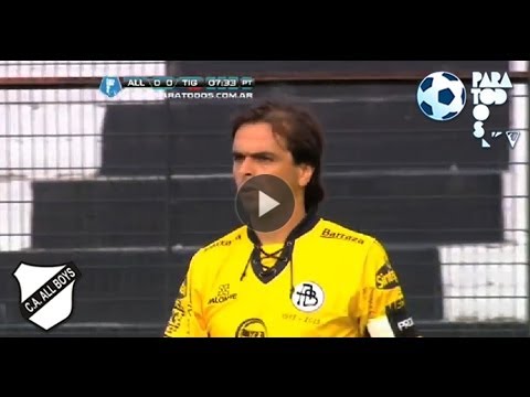 Atajada de Cambiasso. All Boys 0 - Tigre 0. Fecha 13. Torneo Inicial 2013. Fútbol Para Todos