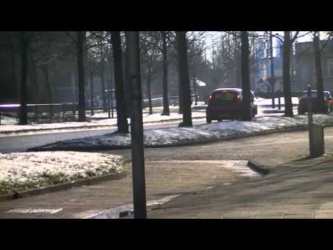 Politie Leeuwarden Prio 1 - Twee voertuigen naar onbekende melding