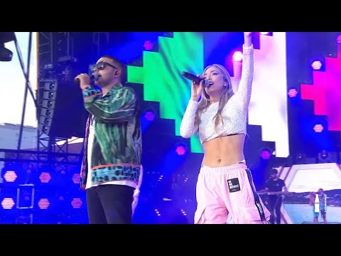 Ana Mena & Rocco Hunt - Un beso de improviso bacio all'improvviso y A un paso de la luna -Live CCME