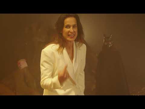 Because the Night [Επειδή η νύχτα], εμβυθιστική παράσταση του Malthouse Theatre σε σκηνοθεσία [[#Matthew Lutton [Μάθιου Λάττον]#]]&nbsp;(Μελβούρνη, Μάρτιος-Σεπτέμβριος 2021), ελεύθερη μεταγραφή του Άμλετ του William Shakespeare [Ουίλλιαμ Σαίξπηρ]. Ολόκληρο το κτήριο μετατράπηκε σε Ελσινόρη, με τις θεάτριες και τους θεατές να περιπλανώνται μασκοφορεμένοι ανάμεσα σε ταυτόχρονες σκηνές, επιλέγοντας την ατομική τους διαδρομή και συγκροτώντας διαφορετικές εκδοχές της παραστασιακής αφήγησης.