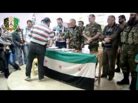 توزيع هديا رمزية على خريجي الدفعة الثانية من سرية الطبية في مدينة دركوش في ريف إدلب بحضور العقيد عبد الجبار العكيدي والعقيد عفيف سليمان