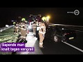 Man sukkelt in slaap op A12 en botst tegen vangrail