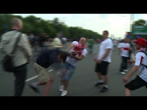 Police use tear gas on Euro 2012 Poland-Russia brawlers