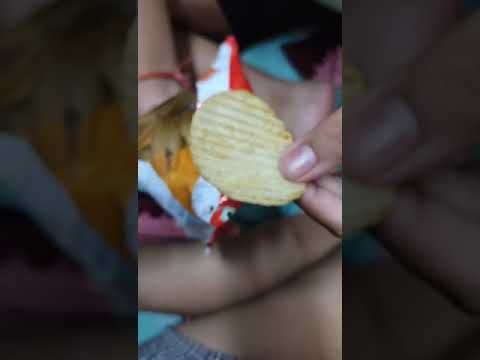 Lays - The product is not same as presented in packaging