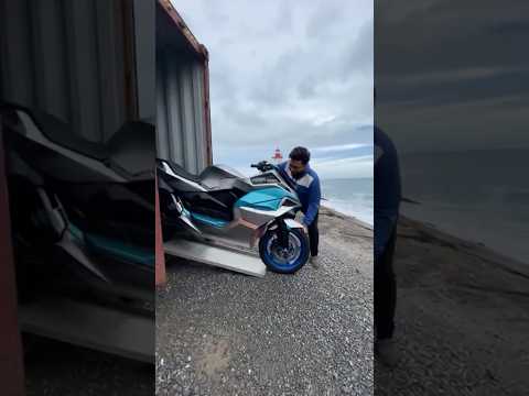 Pani sa chalne wali Bike lighthouse sa