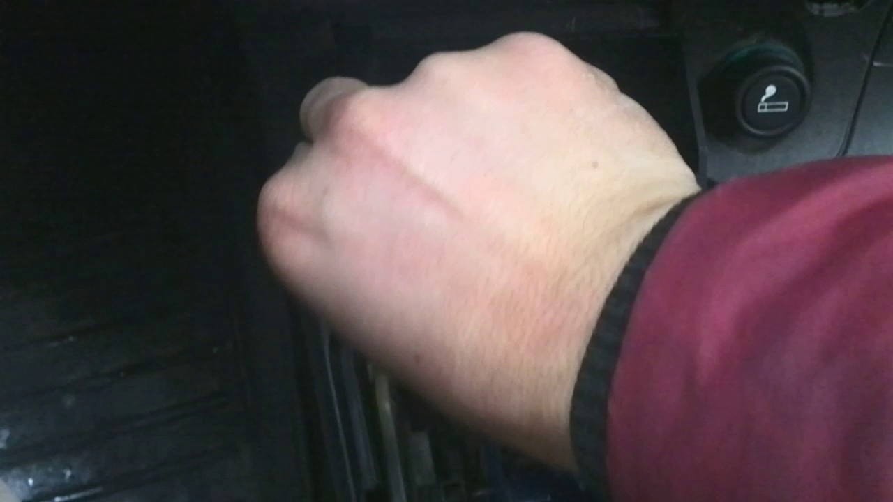 как вытащить пепельницу ваз 2110