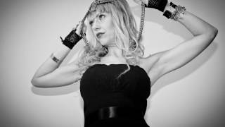 Bette Davis eyes Kim Carnes (Jennifer cover)