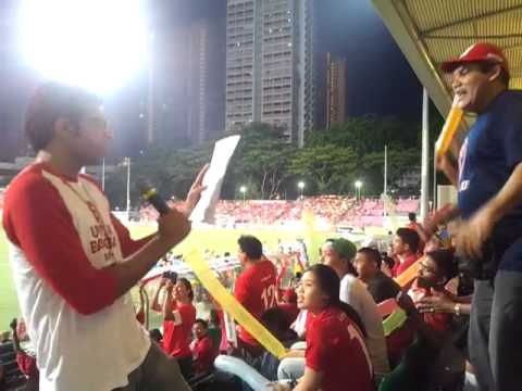 LionsXII vs Felda United - MC reads out teamlist with reaction from a fan. Hilarious! 3 Jul 2013