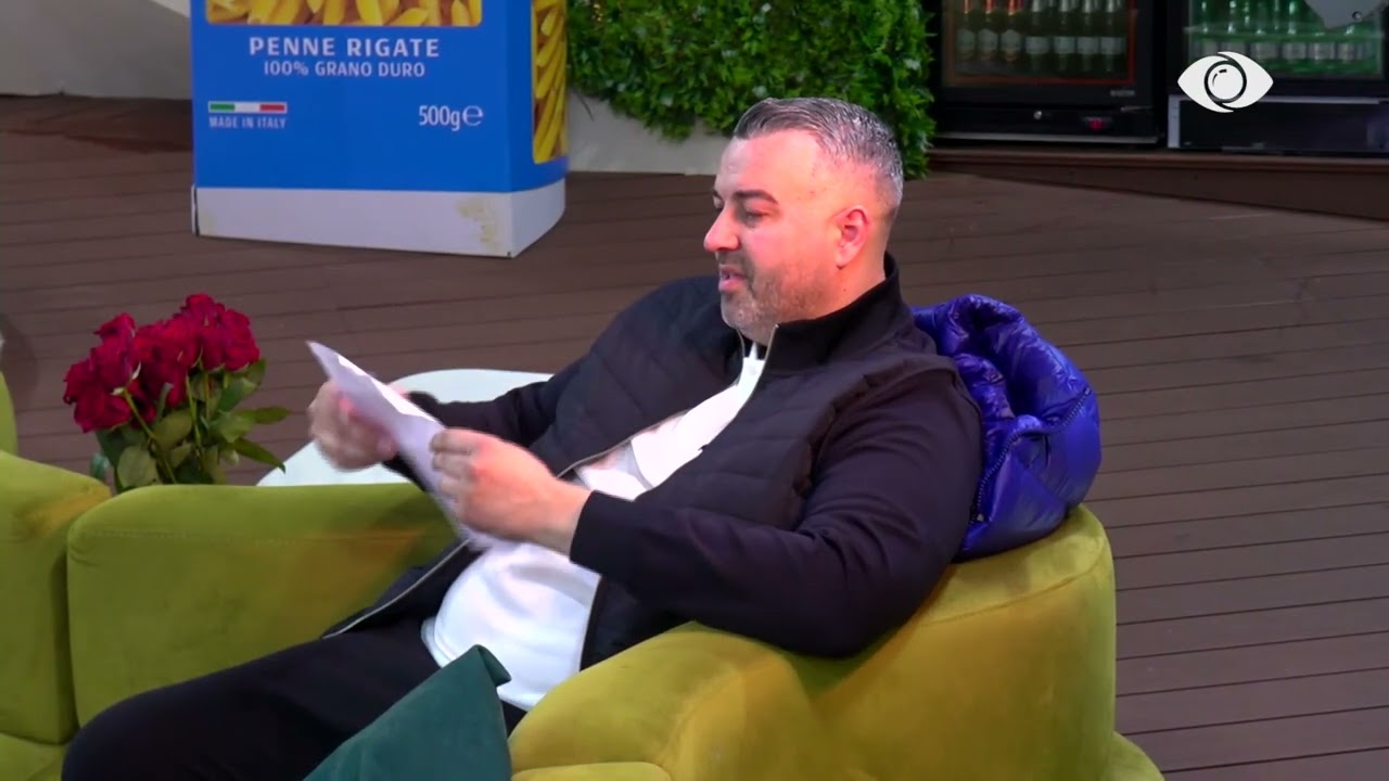 “Të dua”/ Rogerti puth letrën e shkruar nga bashkëshortja