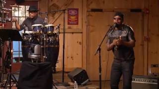 Live From Daryl's House - "Wait For Me"