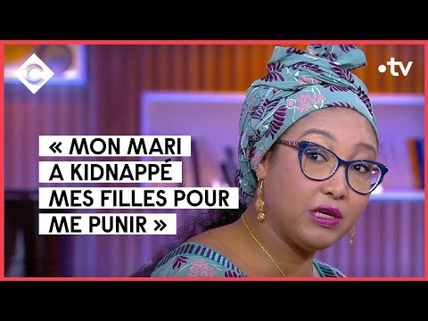 Charlotte Gainsbourg, Emmanuelle Béart et Djaïli Amadou Amal - C à vous - 21/04/2022