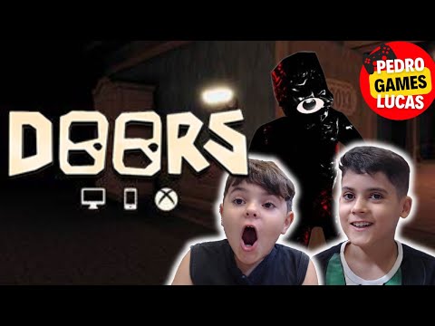 🔥🏃‍♂️ Seek Chase! Pedro and Lucas Try to Survive the 100 Doors of DOORS in ROBLOX! 😱🚪