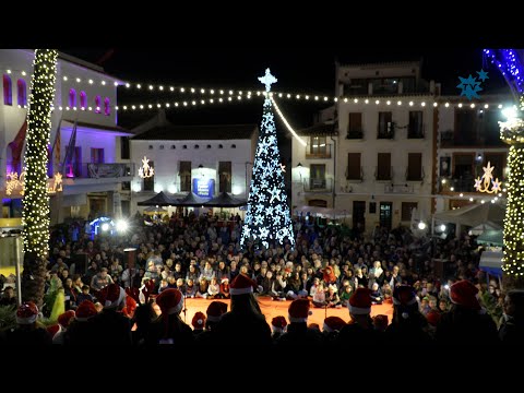 Los coros escolares y el encendido navideño abrieron la XII Feria de Navidad