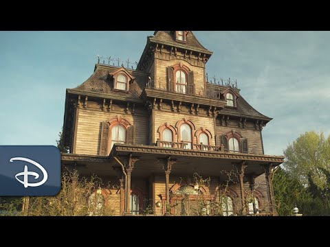 Enter Phantom Manor on this Haunted "Ride & Learn" | Disneyland Paris