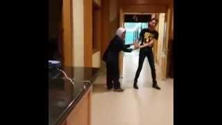 Download lagu VIDEO Kelakar Anak Sultan Johor Tunku Jalil Sergah Jururawat di Hospital mp3