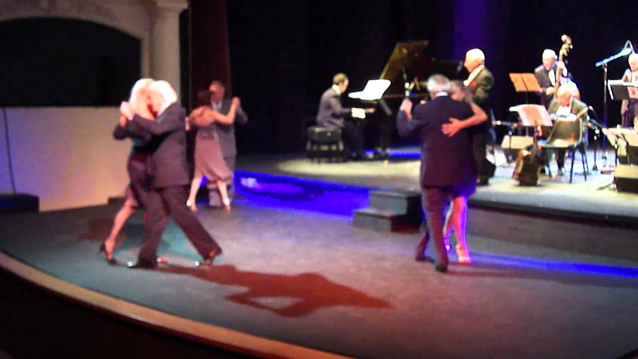 Julio Duplaa presenta al maestro Franco y Milongueros de Villa Urquiza 2