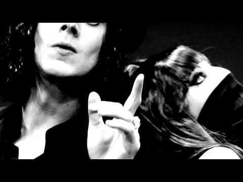The Dead Weather - I Cut Like A Buffalo (Version II - Official Video)