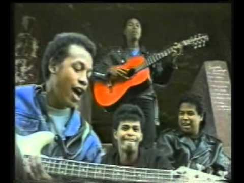 Kiaka - Mbola kely (Clip Officiel)