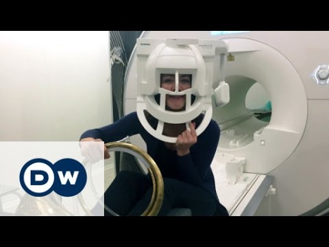 MRI des Knies in der Nacht in St. Petersburg Quälende Schmerzen während des Eisprungs