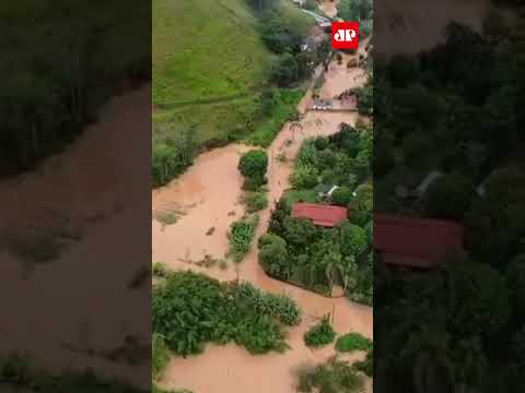 Chuva causa destruição e deixa Matias Barbosa (MG) debaixo d'água #shorts