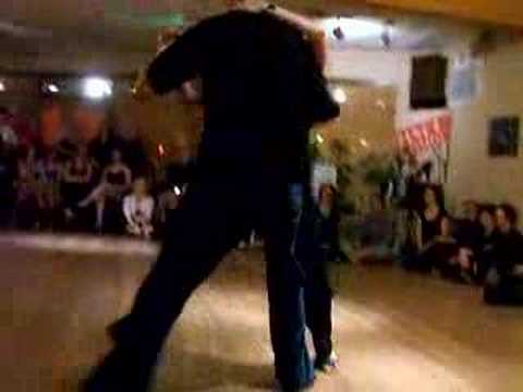  Luciana Valle  and  Alex Krebs  are  dancing  to  a  tango