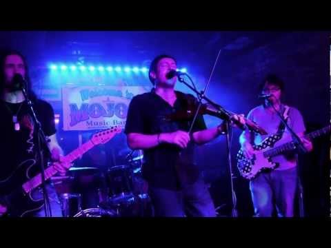 Joe Deninzon & Stratospheerius perform 