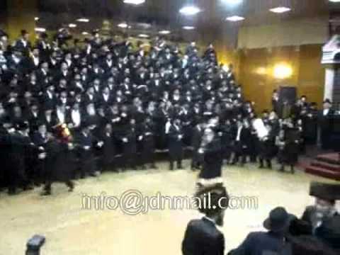 Hachnosas Sefer Torah In Sanz Klausenberg BP - Kislev 5772