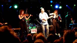 Steve Earle &amp; The Dukes (Ft Alison Moorer Earle &amp; The Mastersons) - The Galway Girl