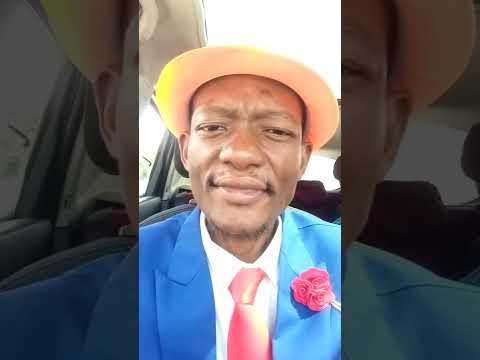 CHEGE SN on his way with his team for the shooting of a scene of the second single in Bonapriso.