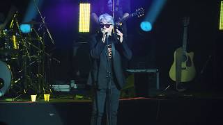 Las Lunas Lyrics English Translation