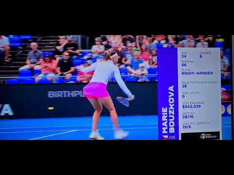 Bouzkova vs Selekhmeteva. Salida a pista. Prague Open 2022.