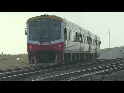 Sunday Fast 4 Trains - The Overland & V/Line Passenger at Manor - Australian Trains