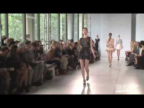 Jonathan Saunders S/S 2011 - Videofashion
