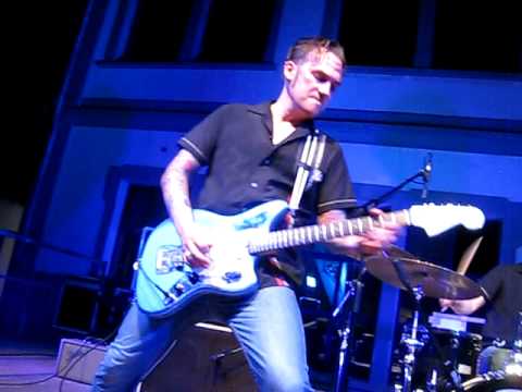 THE RAZORBLADES - "LOOKING FOR ADVENTURE"