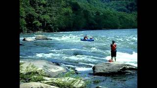 preview picture of video 'Suprise Rapid in a 9.5ft Saturn Raft (Carnage)'