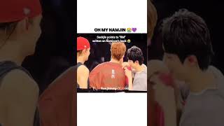 Download lagu Seokjin points to RM written on Namjoon's back 💜😭 #namjin #bts #seokjin #rm mp3