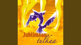 Pilvimuurista valo välähtää